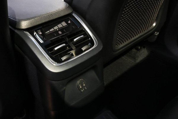 Volvo XC90 2.0 T8 Recharge AWD R-Design - PANO - LUCHTVERING - VOL!!!