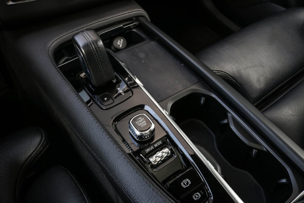 Volvo XC90 2.0 T8 Recharge AWD R-Design - PANO - LUCHTVERING - VOL!!!