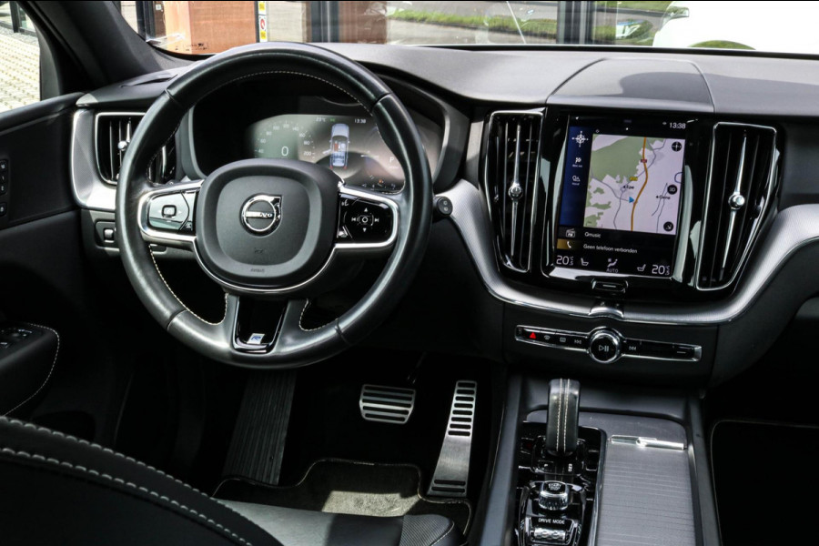 Volvo XC60 2.0 T8 R-Design - PANO - MEMORY - TREKHAAK - VOL!!