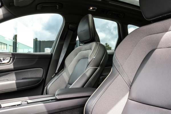 Volvo XC60 2.0 T8 R-Design - PANO - MEMORY - TREKHAAK - VOL!!