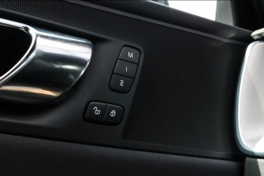 Volvo XC60 2.0 T8 R-Design - PANO - MEMORY - TREKHAAK - VOL!!