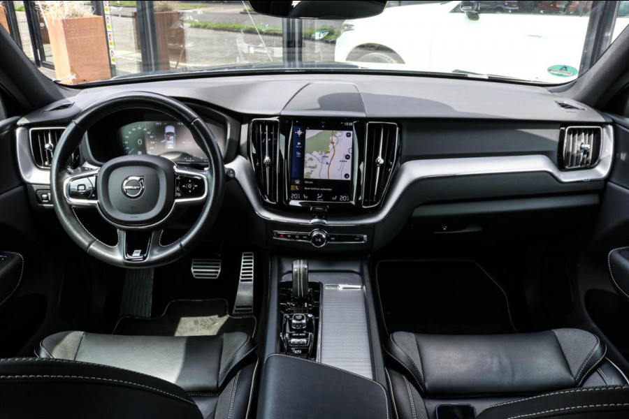 Volvo XC60 2.0 T8 R-Design - PANO - MEMORY - TREKHAAK - VOL!!