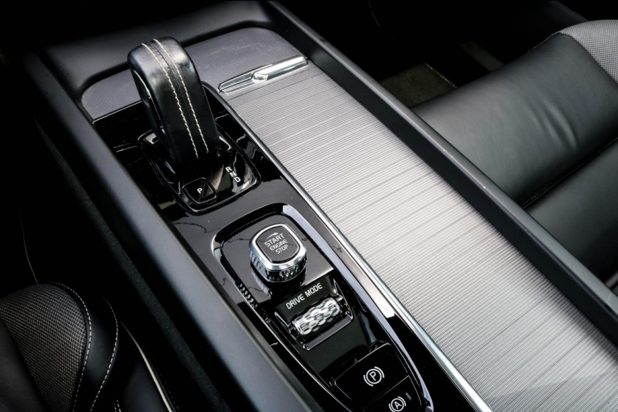Volvo XC60 2.0 T8 R-Design - PANO - MEMORY - TREKHAAK - VOL!!