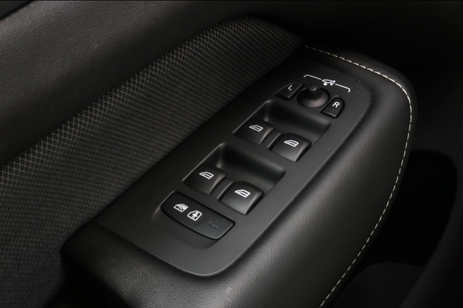 Volvo XC60 2.0 T8 R-Design - PANO - MEMORY - TREKHAAK - VOL!!