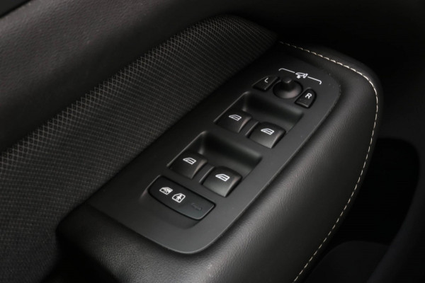 Volvo XC60 2.0 T8 R-Design - PANO - MEMORY - TREKHAAK - VOL!!