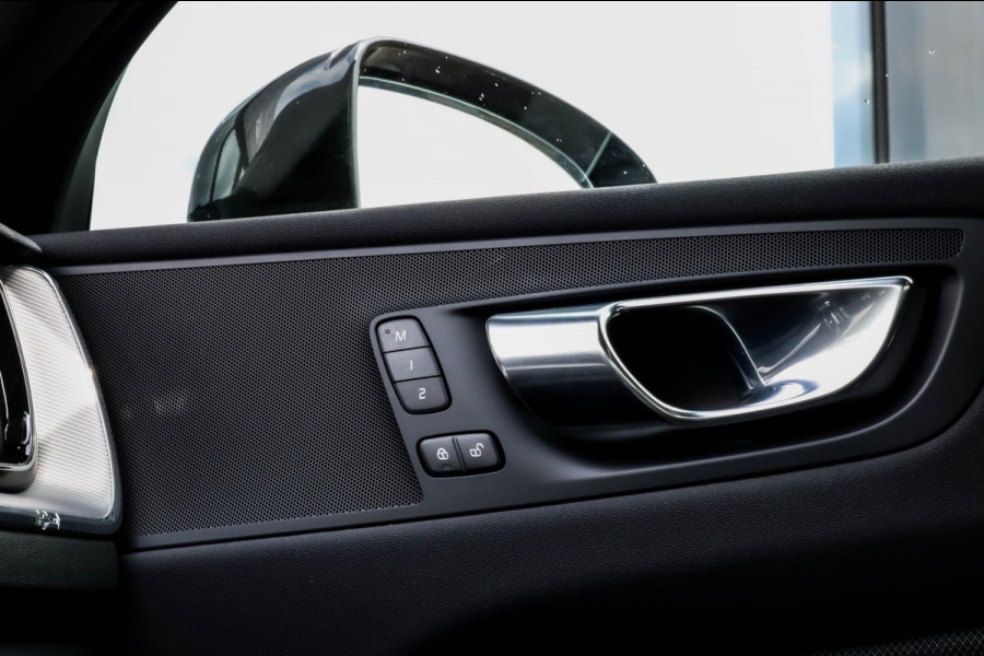 Volvo XC60 2.0 T8 R-Design - PANO - MEMORY - TREKHAAK - VOL!!