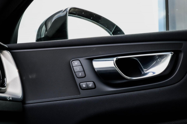 Volvo XC60 2.0 T8 R-Design - PANO - MEMORY - TREKHAAK - VOL!!