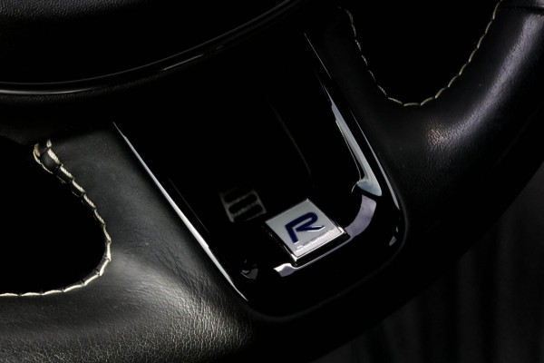 Volvo XC60 2.0 T8 R-Design - PANO - MEMORY - TREKHAAK - VOL!!