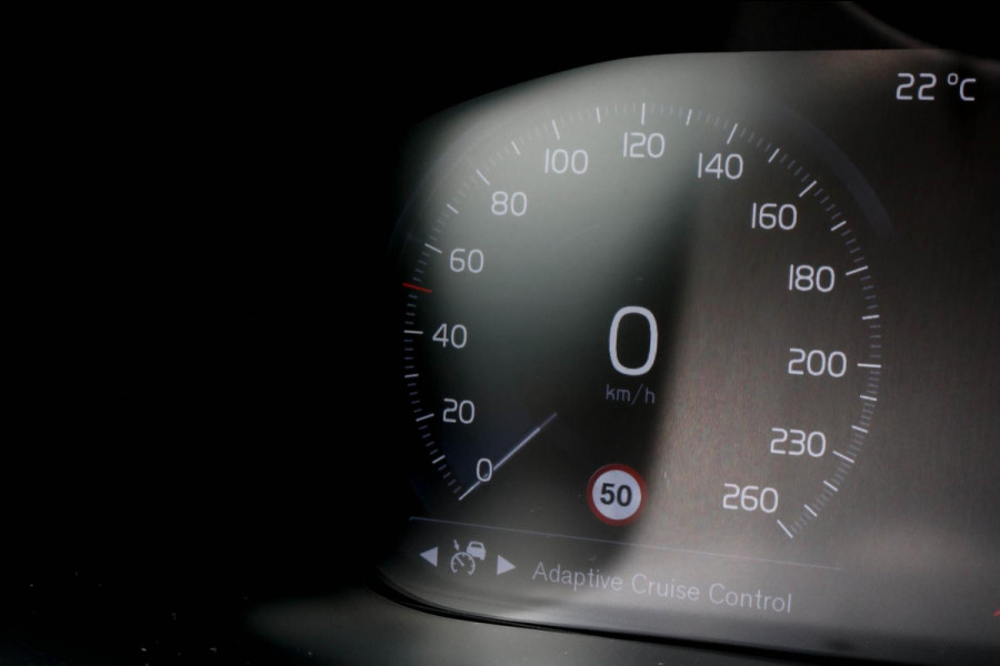 Volvo XC60 2.0 T8 R-Design - PANO - MEMORY - TREKHAAK - VOL!!