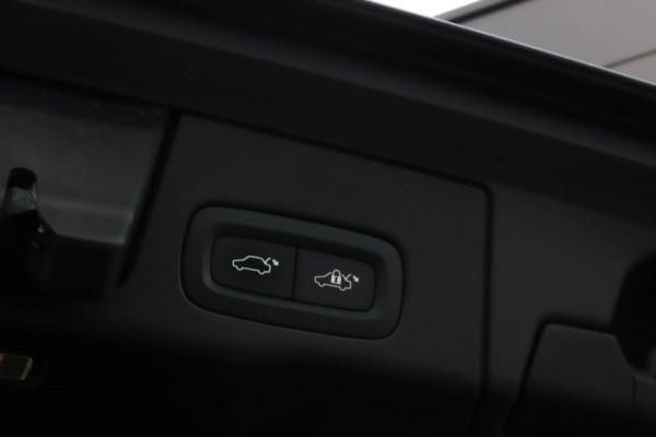 Volvo XC60 2.0 T8 R-Design - PANO - MEMORY - TREKHAAK - VOL!!