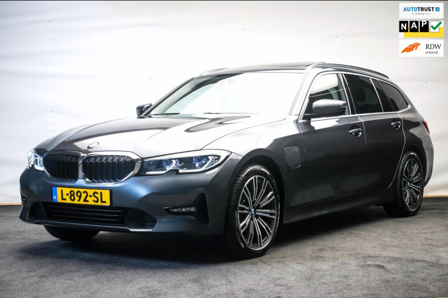 BMW 3 Serie Touring 320e Sportline ORG NL [ Laser Panoramadak Elektrische Trekhaak M Sport Velgen Stoelverwarming Leder Carplay ]