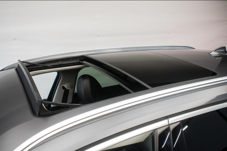BMW 3 Serie Touring 320e Sportline ORG NL [ Laser Panoramadak Elektrische Trekhaak M Sport Velgen Stoelverwarming Leder Carplay ]
