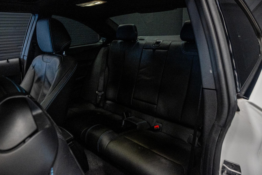 BMW 2 Serie Coupé M2 DCT *M-Performance Uitlaat / Schuif-kanteldak / Harman-Kardon / Carbon in-/exterieur / M-Driver's package*