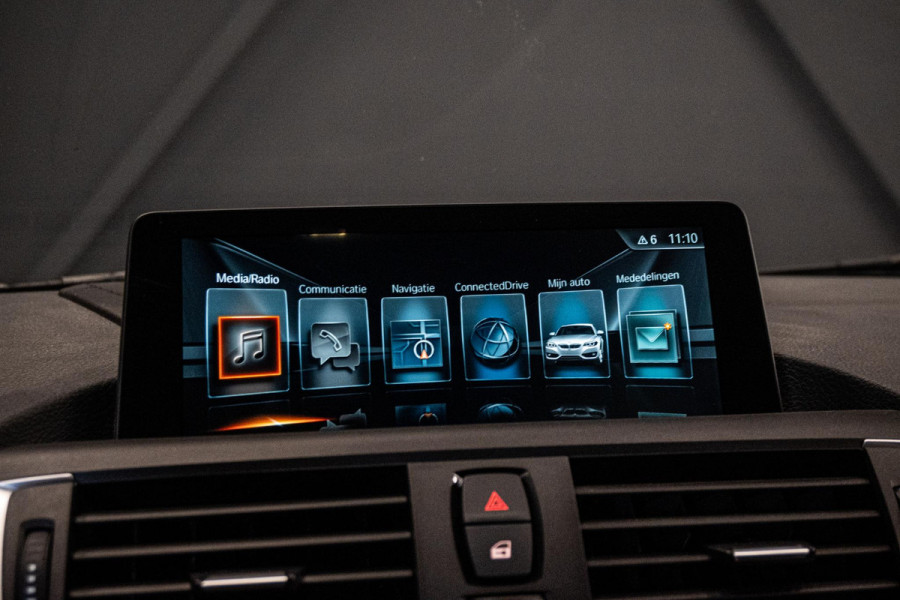 BMW 2 Serie Coupé M2 DCT *M-Performance Uitlaat / Schuif-kanteldak / Harman-Kardon / Carbon in-/exterieur / M-Driver's package*