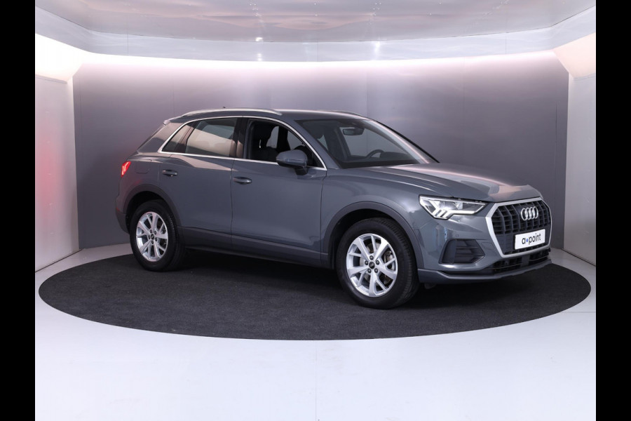 Audi Q3 45 TFSI e Business Edition 245 pk S-tronic | Navigatie | Parkeersensoren | Adaptieve cruise control | LED koplampen | Lichtmetalen velgen 18" |