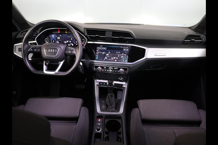 Audi Q3 45 TFSI e Business Edition 245 pk S-tronic | Navigatie | Parkeersensoren | Adaptieve cruise control | LED koplampen | Lichtmetalen velgen 18" |