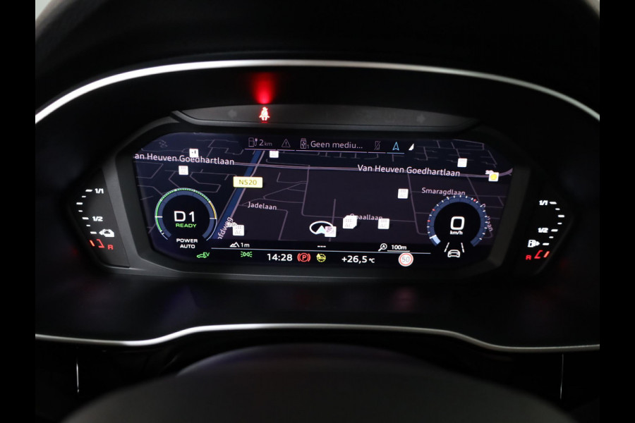 Audi Q3 45 TFSI e Business Edition 245 pk S-tronic | Navigatie | Parkeersensoren | Adaptieve cruise control | LED koplampen | Lichtmetalen velgen 18" |