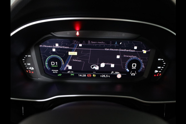 Audi Q3 45 TFSI e Business Edition 245 pk S-tronic | Navigatie | Parkeersensoren | Adaptieve cruise control | LED koplampen | Lichtmetalen velgen 18" |