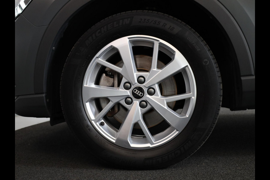 Audi Q3 45 TFSI e Business Edition 245 pk S-tronic | Navigatie | Parkeersensoren | Adaptieve cruise control | LED koplampen | Lichtmetalen velgen 18" |