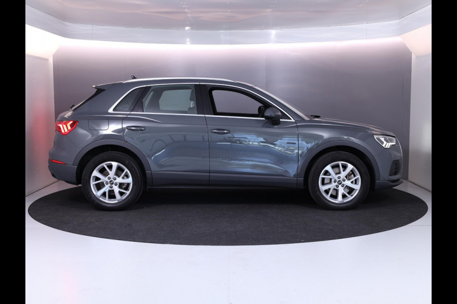 Audi Q3 45 TFSI e Business Edition 245 pk S-tronic | Navigatie | Parkeersensoren | Adaptieve cruise control | LED koplampen | Lichtmetalen velgen 18" |