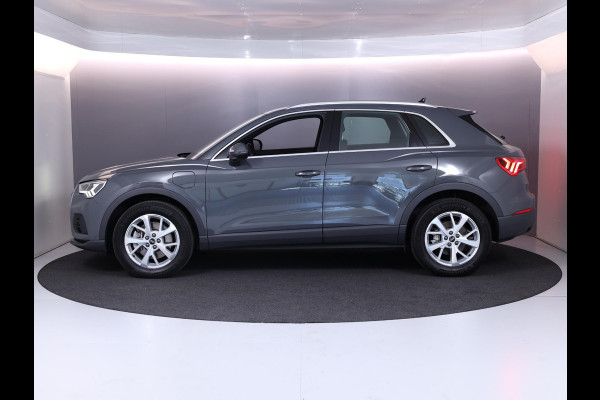 Audi Q3 45 TFSI e Business Edition 245 pk S-tronic | Navigatie | Parkeersensoren | Adaptieve cruise control | LED koplampen | Lichtmetalen velgen 18" |