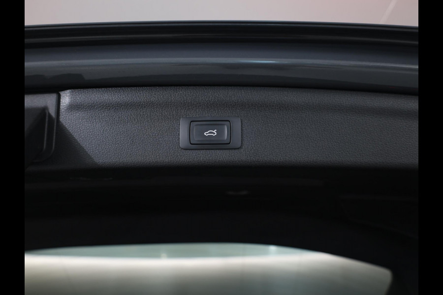 Audi Q3 45 TFSI e Business Edition 245 pk S-tronic | Navigatie | Parkeersensoren | Adaptieve cruise control | LED koplampen | Lichtmetalen velgen 18" |
