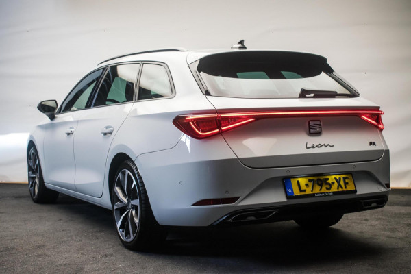 Seat León ST 1.0 eTSI FR Business Intense Automaat [ Full LED Virtual Trekhaak Carplay Sfeerverlichting Camera ]