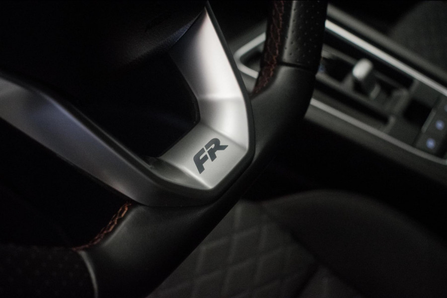 Seat León ST 1.0 eTSI FR Business Intense Automaat [ Full LED Virtual Trekhaak Carplay Sfeerverlichting Camera ]