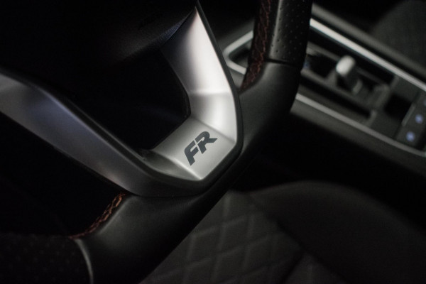 Seat León ST 1.0 eTSI FR Business Intense Automaat [ Full LED Virtual Trekhaak Carplay Sfeerverlichting Camera ]