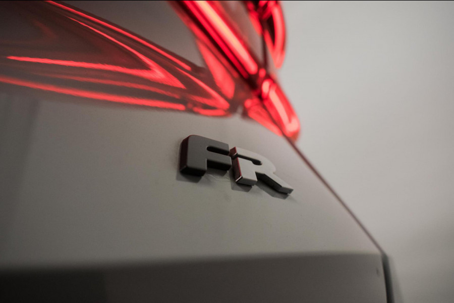 Seat León ST 1.0 eTSI FR Business Intense Automaat [ Full LED Virtual Trekhaak Carplay Sfeerverlichting Camera ]