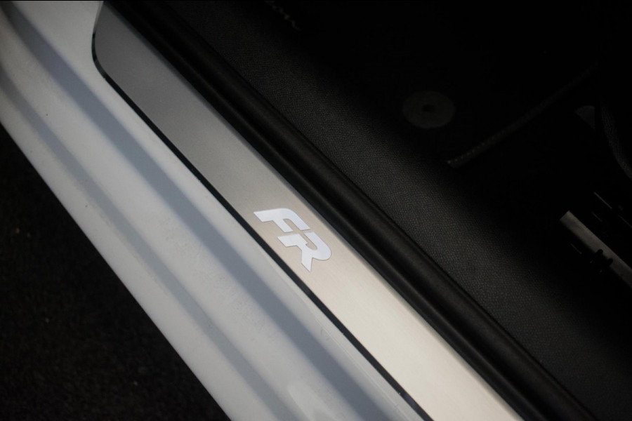 Seat León ST 1.0 eTSI FR Business Intense Automaat [ Full LED Virtual Trekhaak Carplay Sfeerverlichting Camera ]
