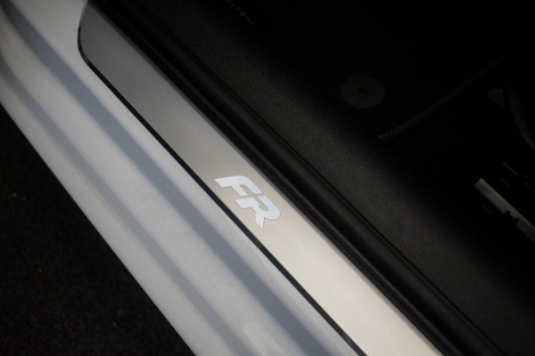 Seat León ST 1.0 eTSI FR Business Intense Automaat [ Full LED Virtual Trekhaak Carplay Sfeerverlichting Camera ]