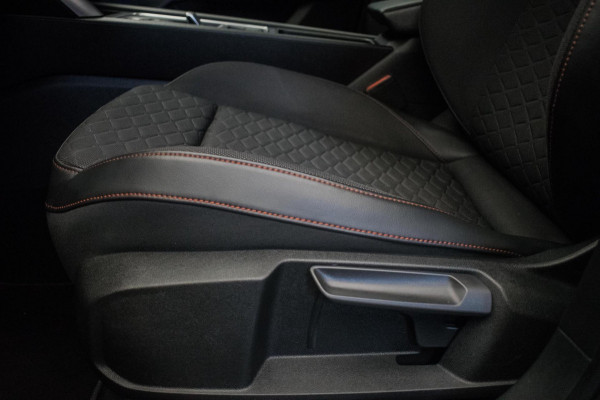Seat León ST 1.0 eTSI FR Business Intense Automaat [ Full LED Virtual Trekhaak Carplay Sfeerverlichting Camera ]