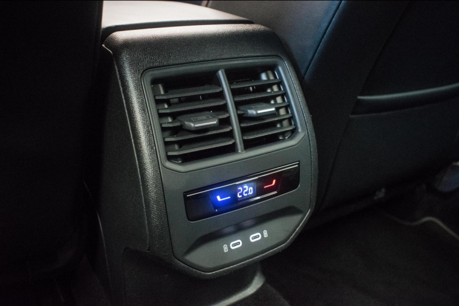 Seat León ST 1.0 eTSI FR Business Intense Automaat [ Full LED Virtual Trekhaak Carplay Sfeerverlichting Camera ]