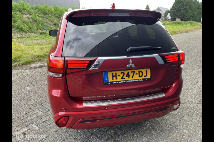 Mitsubishi Outlander 2.4 PHEV S-Edition TREKHAAK CARPLAY