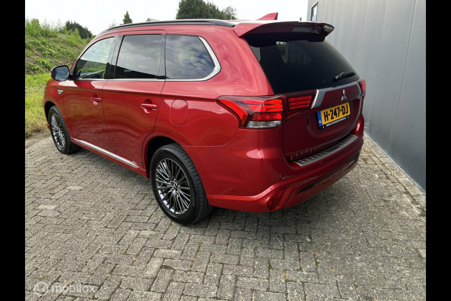 Mitsubishi Outlander 2.4 PHEV S-Edition TREKHAAK CARPLAY
