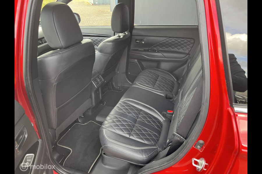 Mitsubishi Outlander 2.4 PHEV S-Edition TREKHAAK CARPLAY