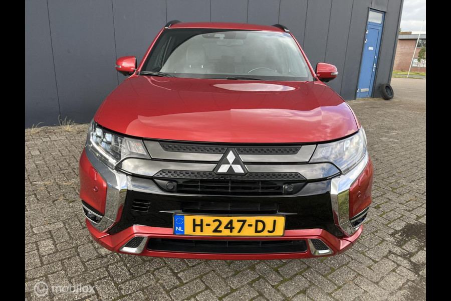 Mitsubishi Outlander 2.4 PHEV S-Edition TREKHAAK CARPLAY