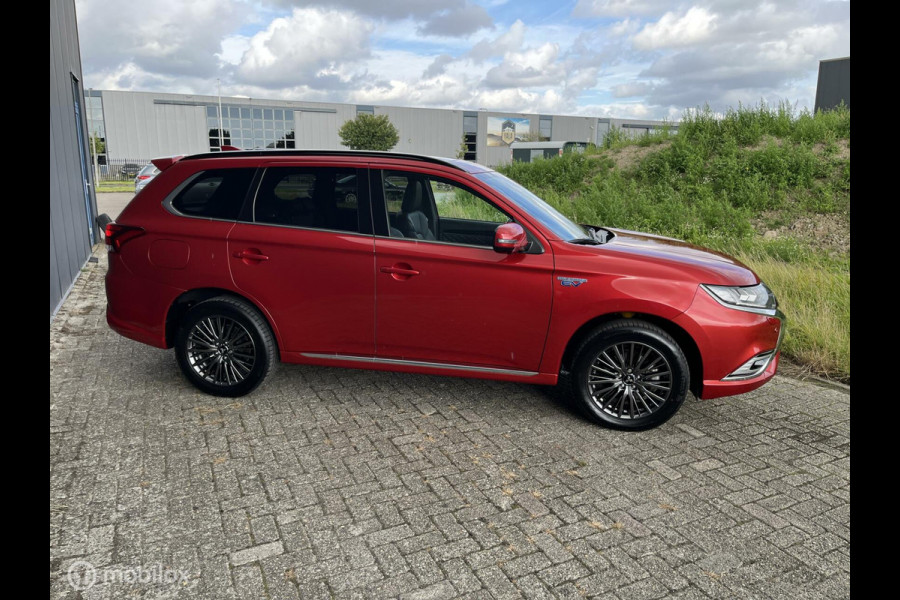 Mitsubishi Outlander 2.4 PHEV S-Edition TREKHAAK CARPLAY