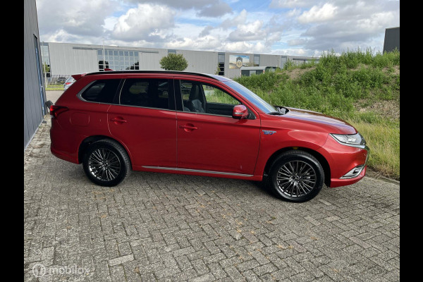 Mitsubishi Outlander 2.4 PHEV S-Edition TREKHAAK CARPLAY