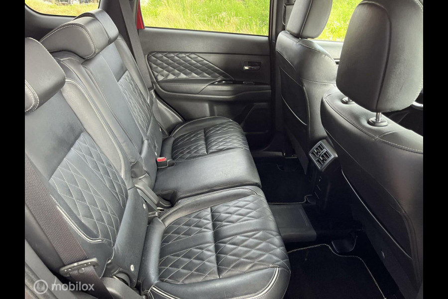 Mitsubishi Outlander 2.4 PHEV S-Edition TREKHAAK CARPLAY