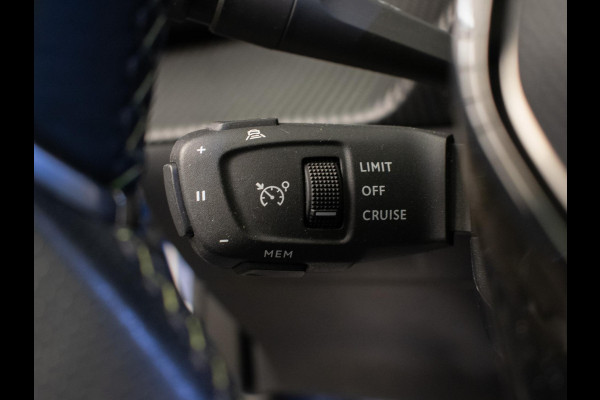 Peugeot e-2008 EV GT Pack 50 kWh Sport (PANORAMADAK,APPLE CARPLAY,STOELVERWARMING,NAVI,PDC,LED,DAB,KEYLESS,ALCANTARA,SPORTSTOELEN)