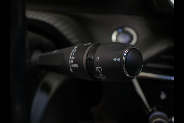 Peugeot e-2008 EV GT Pack 50 kWh Sport (PANORAMADAK,APPLE CARPLAY,STOELVERWARMING,NAVI,PDC,LED,DAB,KEYLESS,ALCANTARA,SPORTSTOELEN)