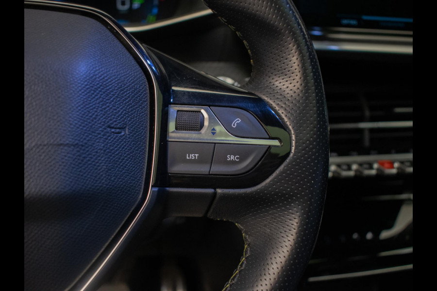 Peugeot e-2008 EV GT Pack 50 kWh Sport (PANORAMADAK,APPLE CARPLAY,STOELVERWARMING,NAVI,PDC,LED,DAB,KEYLESS,ALCANTARA,SPORTSTOELEN)