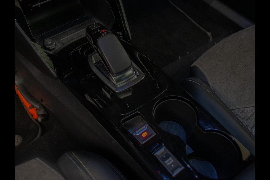 Peugeot e-2008 EV GT Pack 50 kWh Sport (PANORAMADAK,APPLE CARPLAY,STOELVERWARMING,NAVI,PDC,LED,DAB,KEYLESS,ALCANTARA,SPORTSTOELEN)