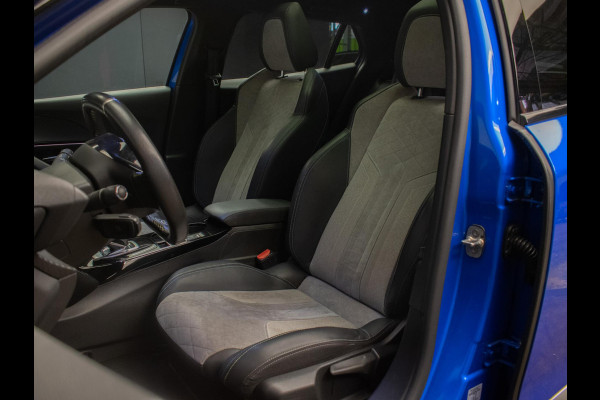 Peugeot e-2008 EV GT Pack 50 kWh Sport (PANORAMADAK,APPLE CARPLAY,STOELVERWARMING,NAVI,PDC,LED,DAB,KEYLESS,ALCANTARA,SPORTSTOELEN)