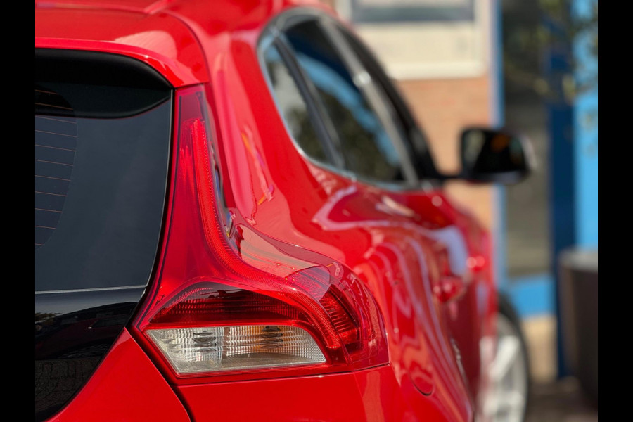 Volvo V40 2.0 D2 Nordic+ 2018 AUT NAVI LEDER Trekh EXPORT