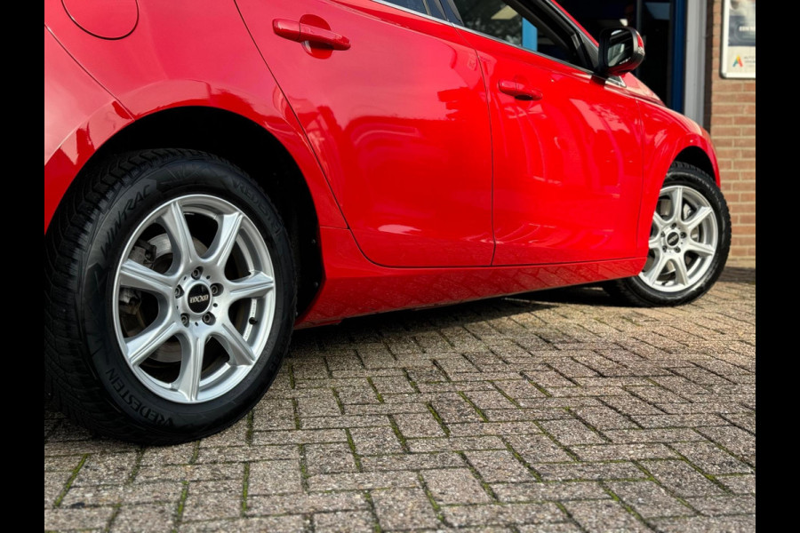 Volvo V40 2.0 D2 Nordic+ 2018 AUT NAVI LEDER Trekh EXPORT