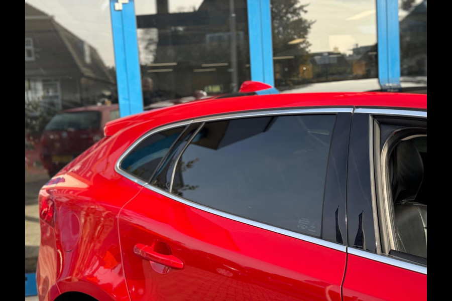 Volvo V40 2.0 D2 Nordic+ 2018 AUT NAVI LEDER Trekh EXPORT
