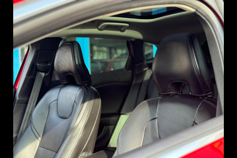 Volvo V40 2.0 D2 Nordic+ 2018 AUT NAVI LEDER Trekh EXPORT